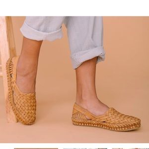 MOHINDERS Woven Flat in Honey with stripes, Size 8